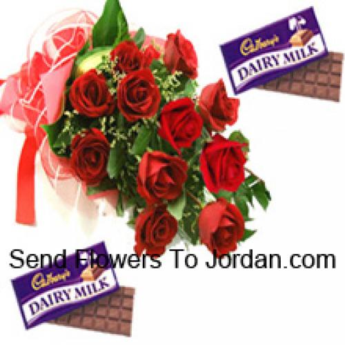 12 Belle Rose Rosse con Cioccolatini Cadbury