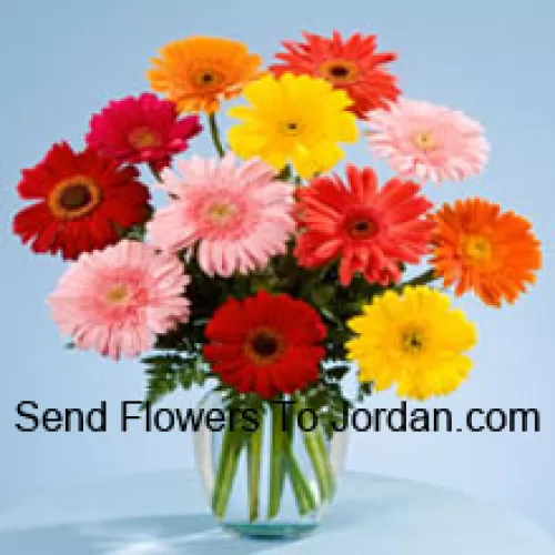 12 Gerberas de Colores Mixtos en un Jarrón